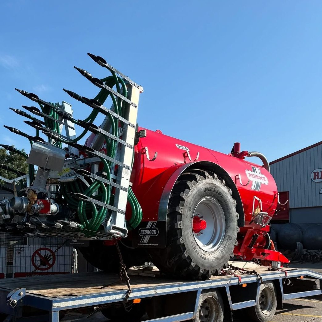 MRL 800/65R32 RRT 650 MEGA SOL tyre fitted on REDROCK slurry tanker in Ireland field application